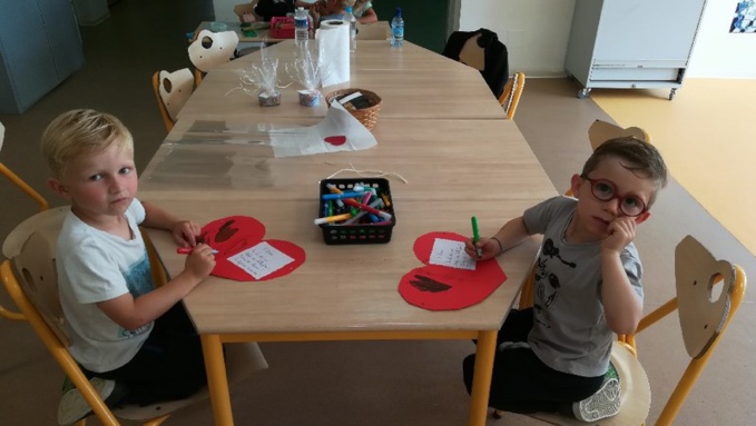 Garderie Atelier fêtes des mères Garderie Atelier fêtes des mères