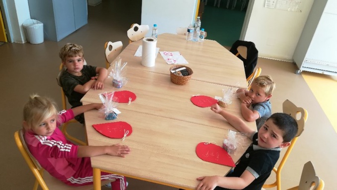 Garderie Atelier fêtes des mères Garderie Atelier fêtes des mères