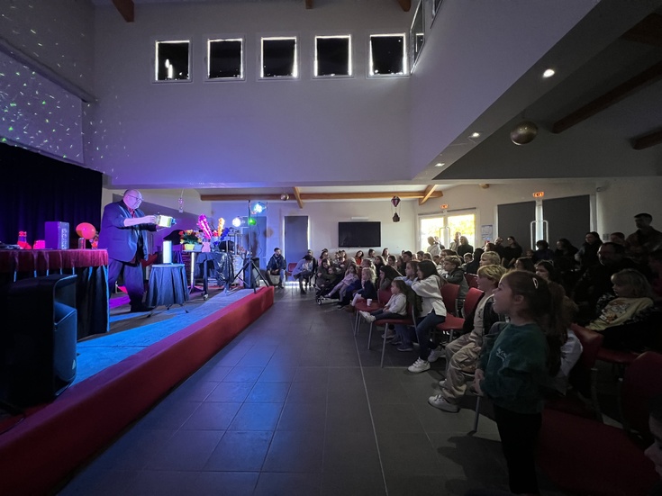 Un Arbre de Noël magique à Serra di Ferro ! Un Arbre de Noël magique à Serra di Ferro !