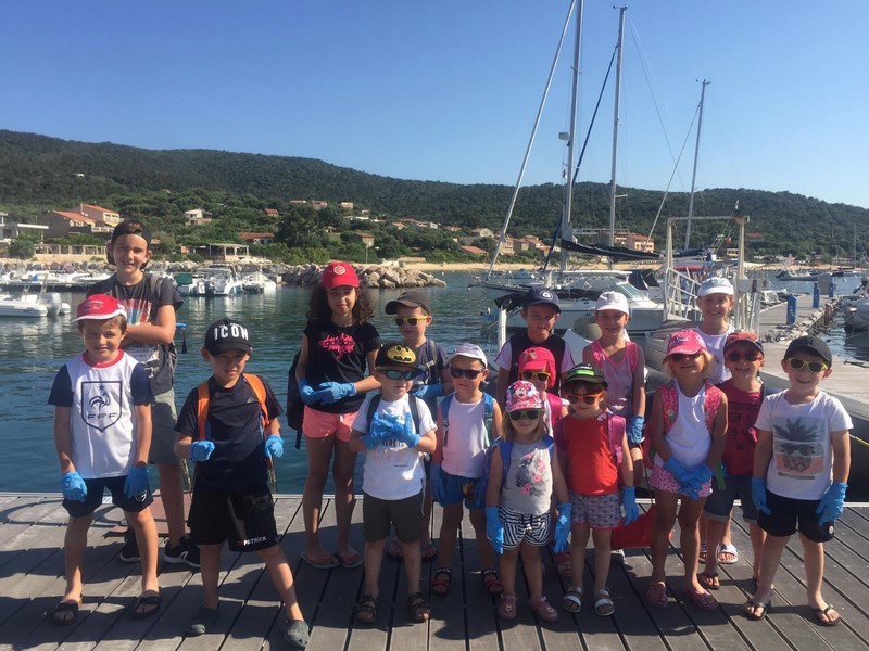 "Nettoyage du port et de la plage de Porto Pollo": un acte civique et environnemental pour nos écoliers