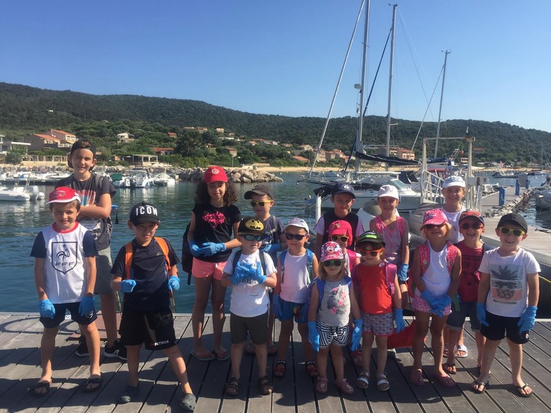 "Nettoyage du port et de la plage de Porto Pollo": un acte civique et environnemental pour nos écoliers "Nettoyage du port et de la plage de Porto Pollo": un acte civique et environnemental pour nos écoliers